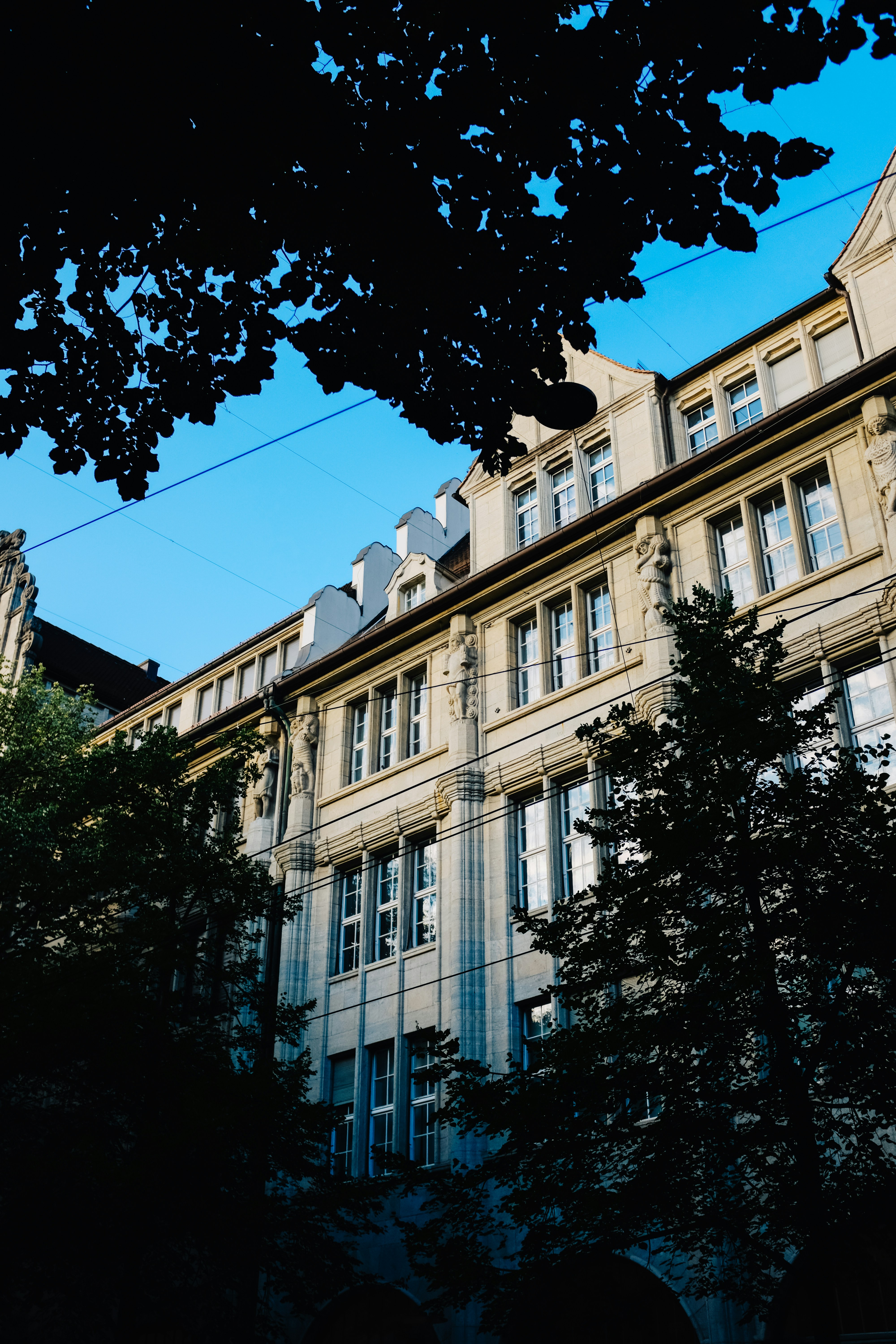 Photo by adrienolichon