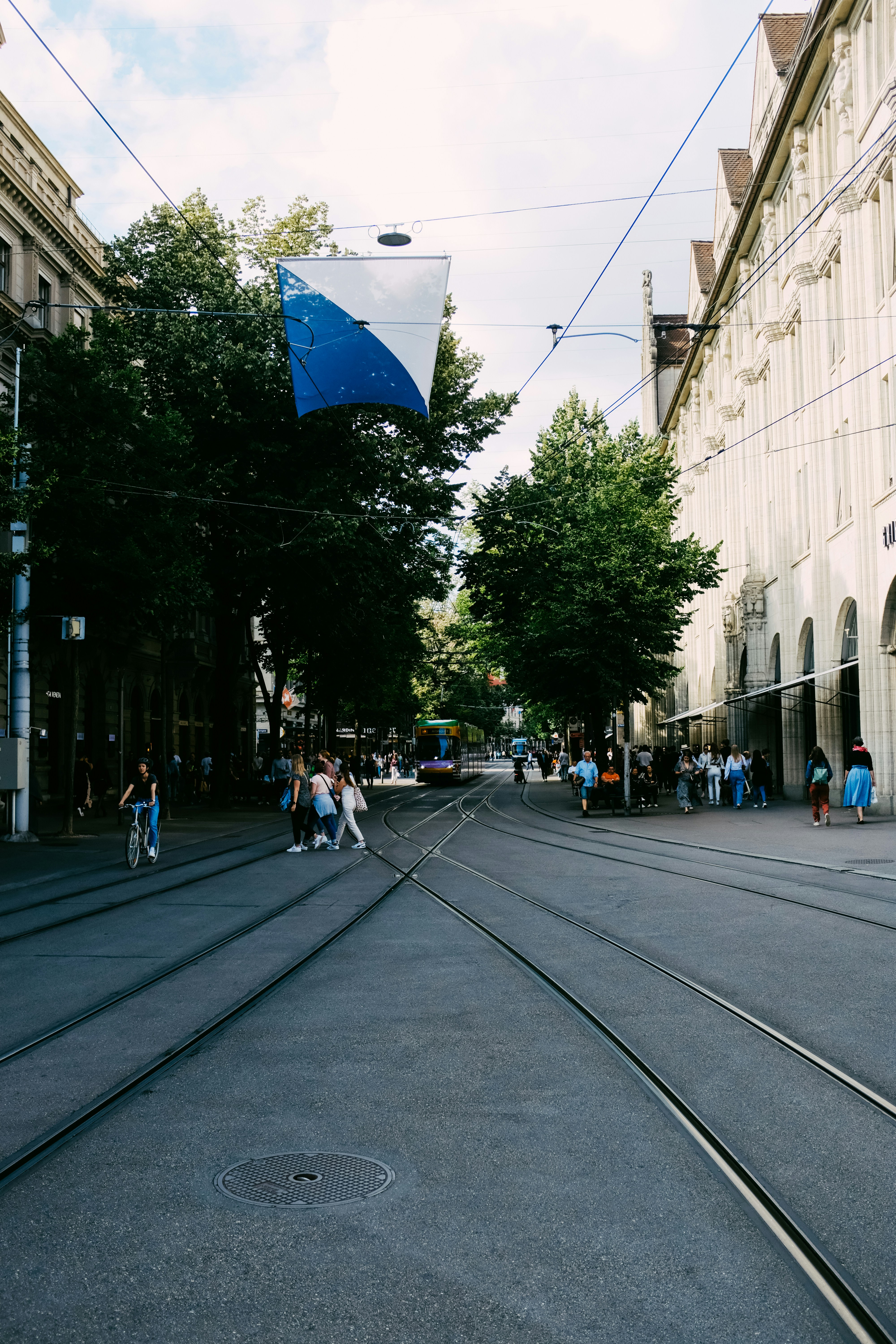 Photo by adrienolichon