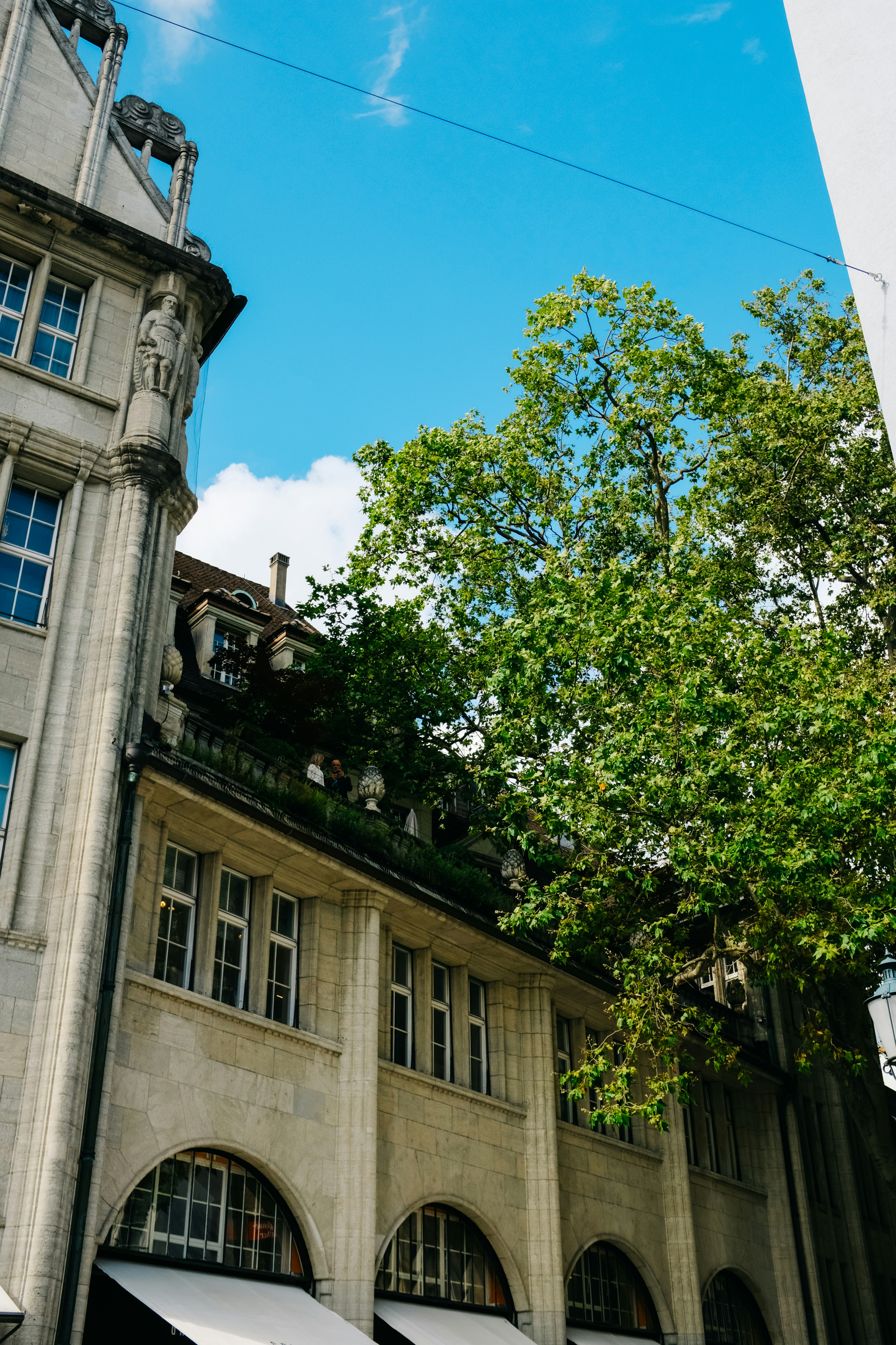 Photo by adrienolichon