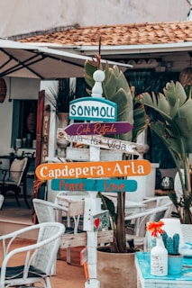a bunch of signs that are on top of a table