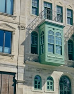 Facade decoration with detailed window profiles on a residential building