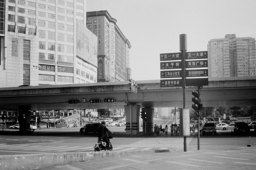 a black and white photo of a city street