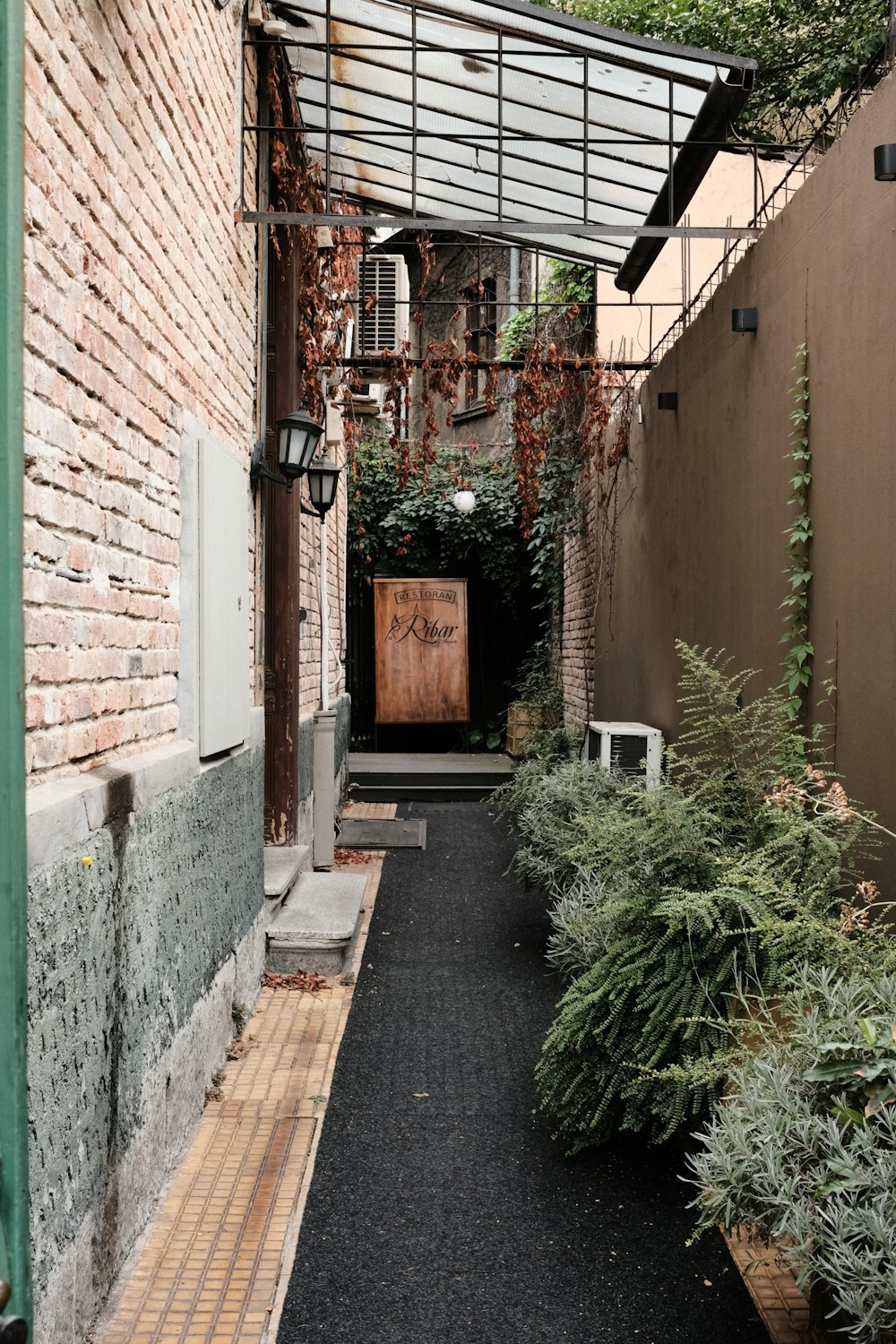 a narrow alley way with a wooden door