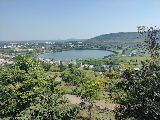 A peaceful view of Lago Chungara surrounded by local homes and greenery.