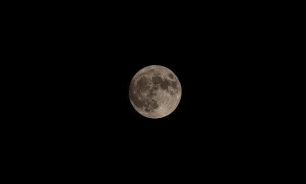 Foguete da SpaceX bate na Lua hoje (5/8) sem registro confirmado