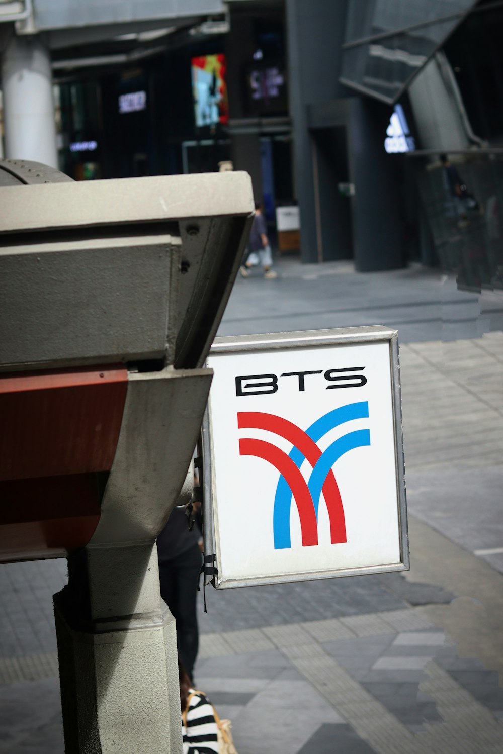 a street sign on a pole in front of a building