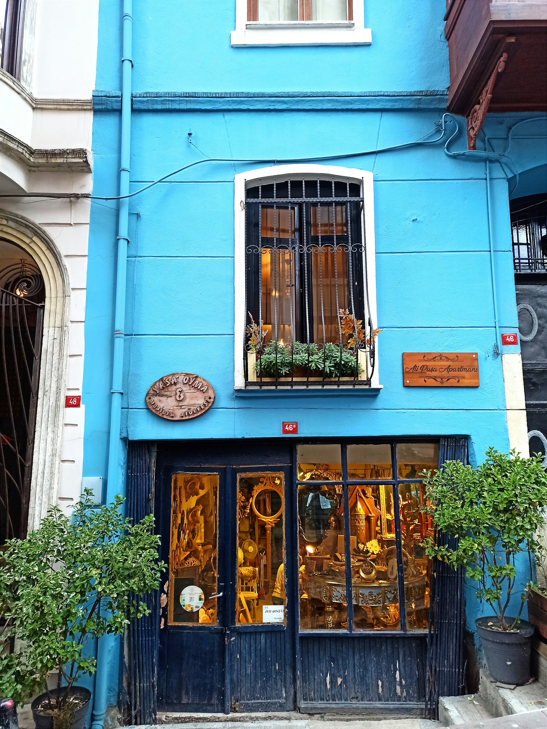 gray computer monitor