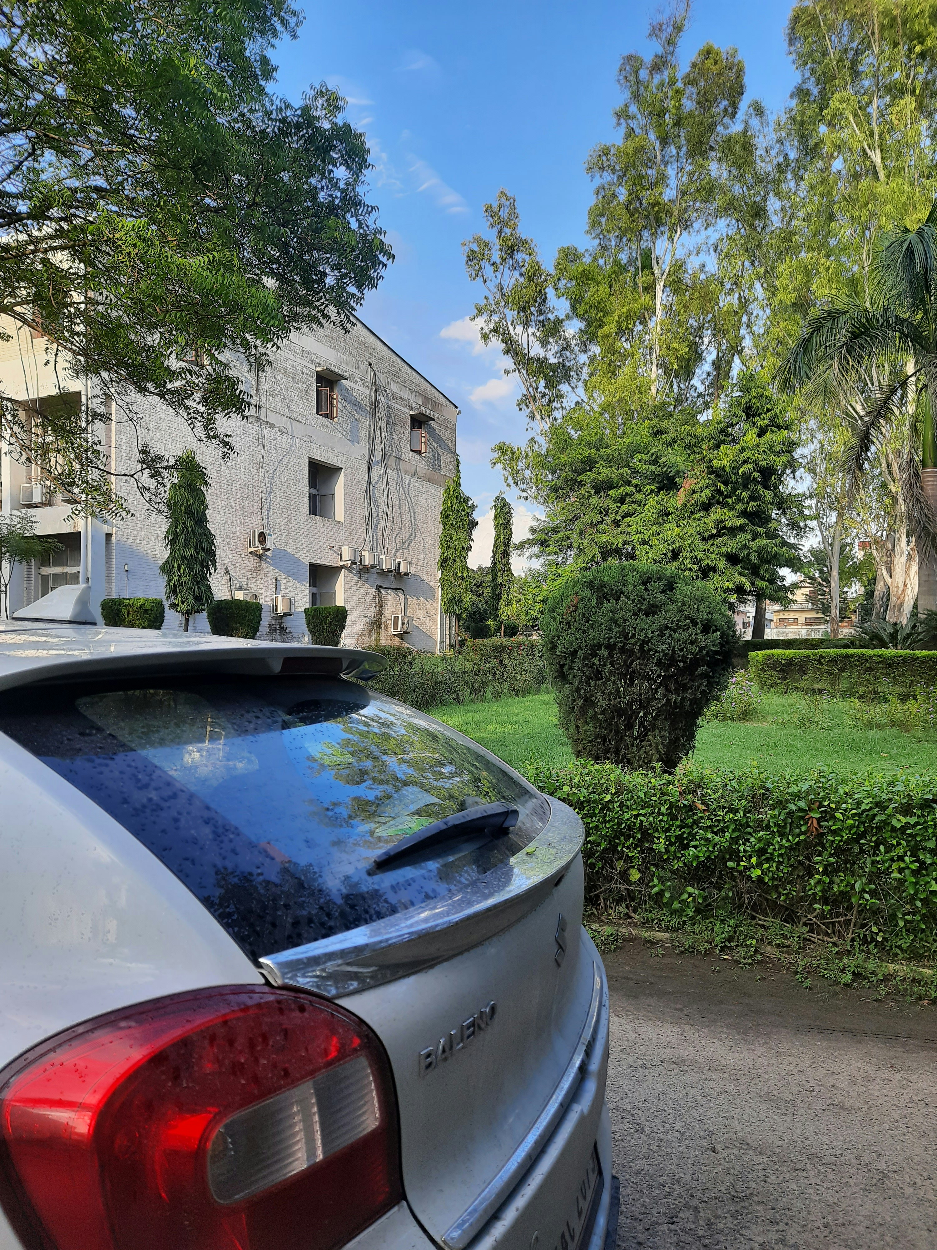 A car parked on the side of the road photo – Free Car Image on Unsplash