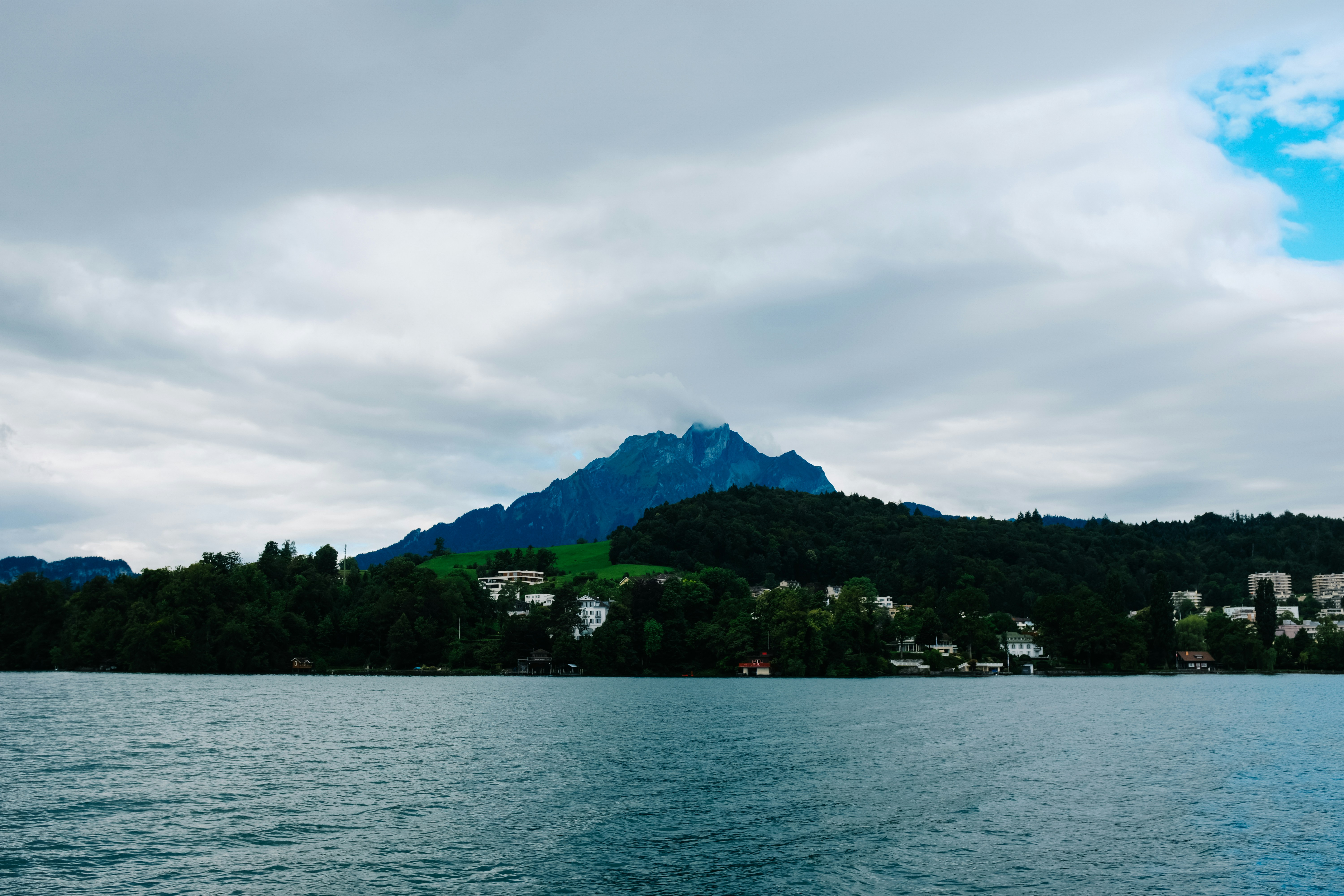 Photo by adrienolichon