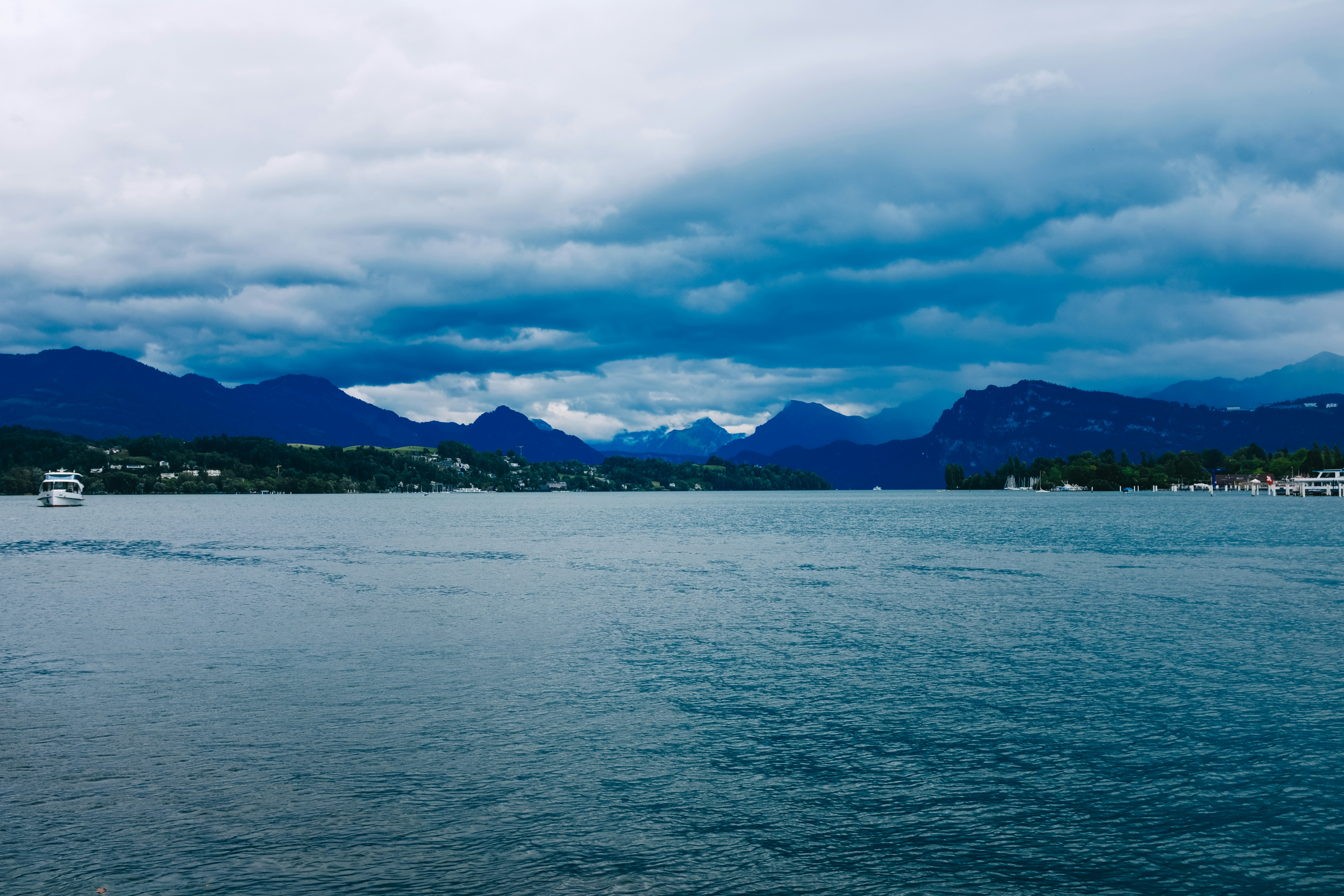Photo by adrienolichon