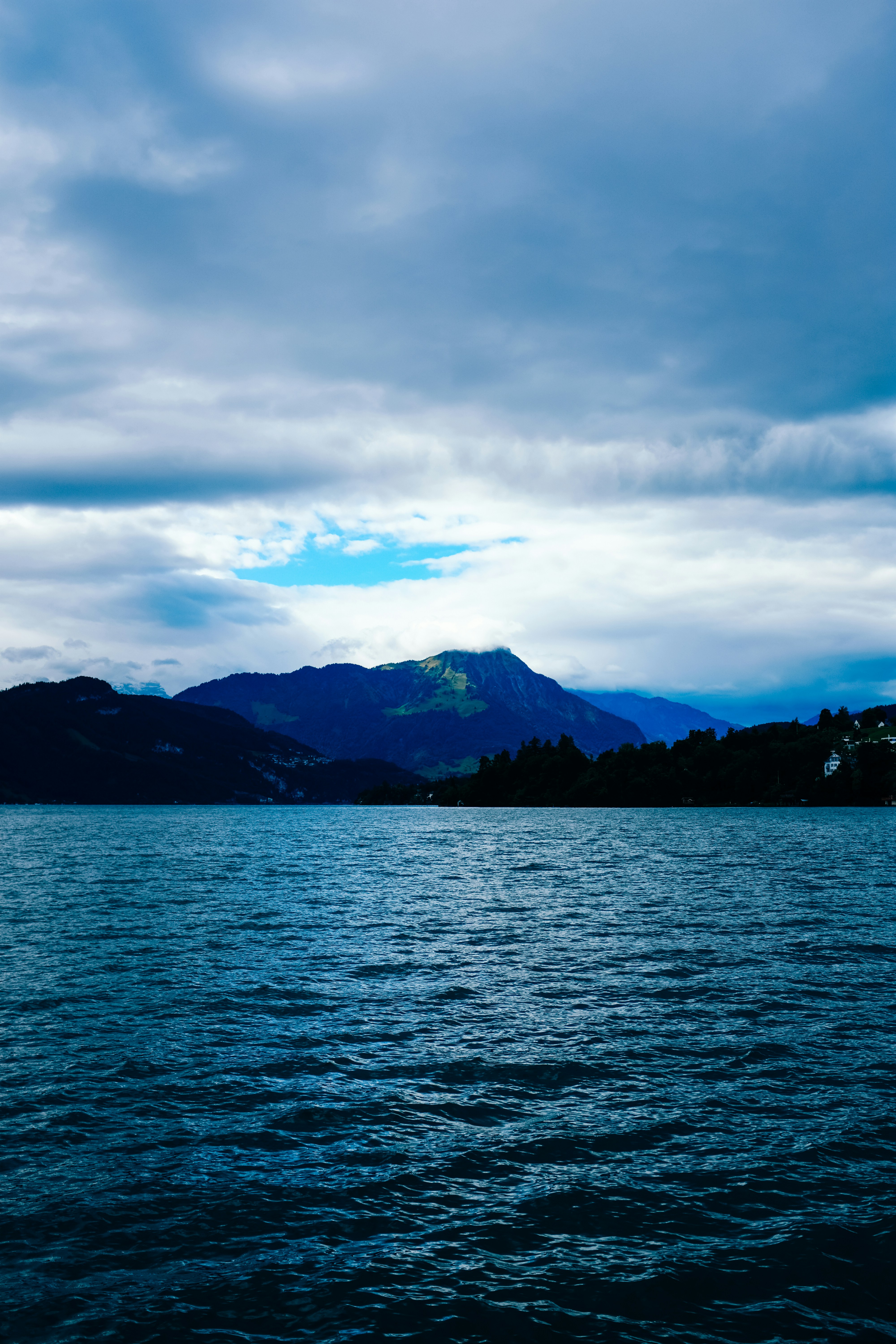 Photo by adrienolichon