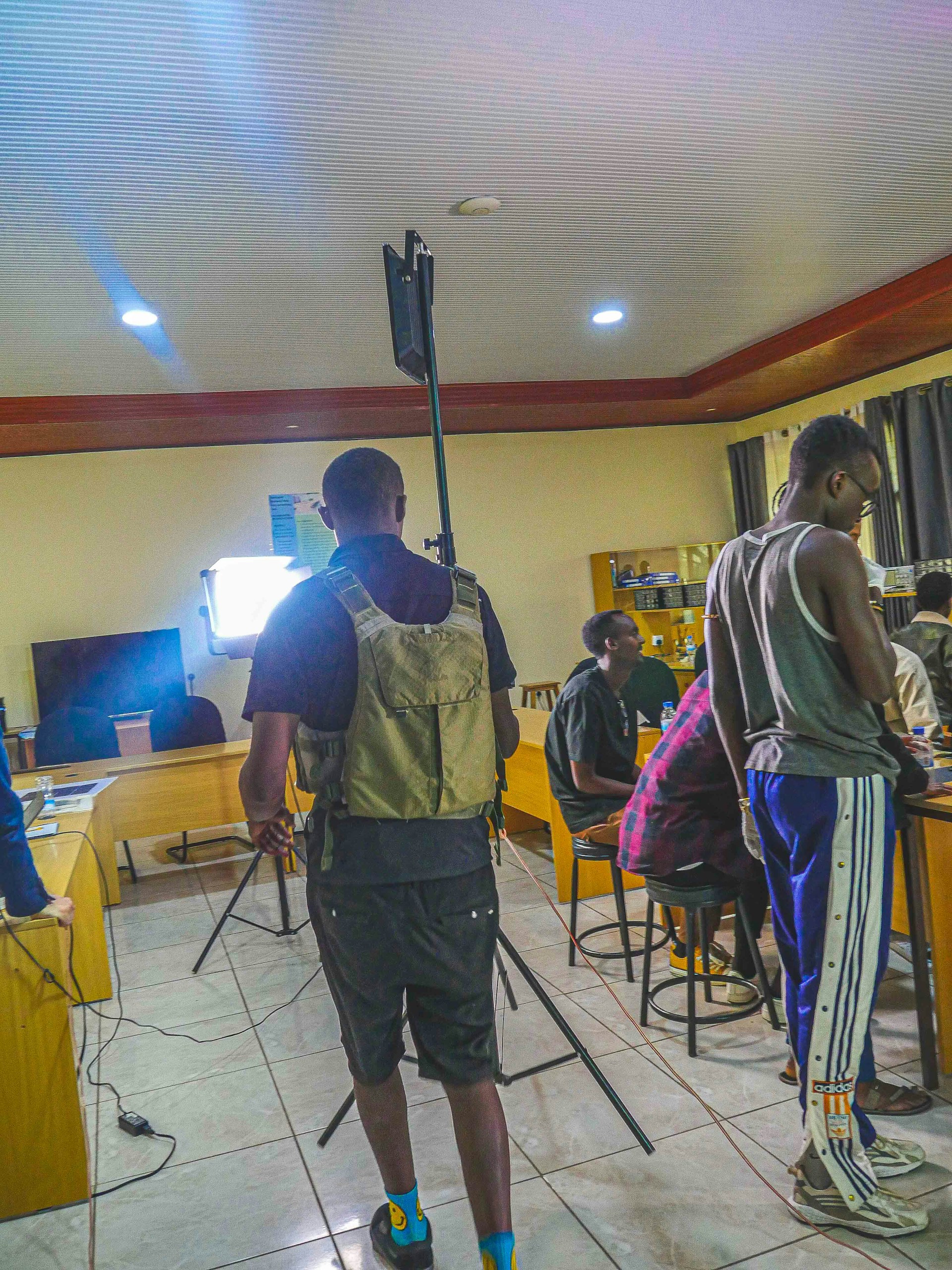 gray computer monitor