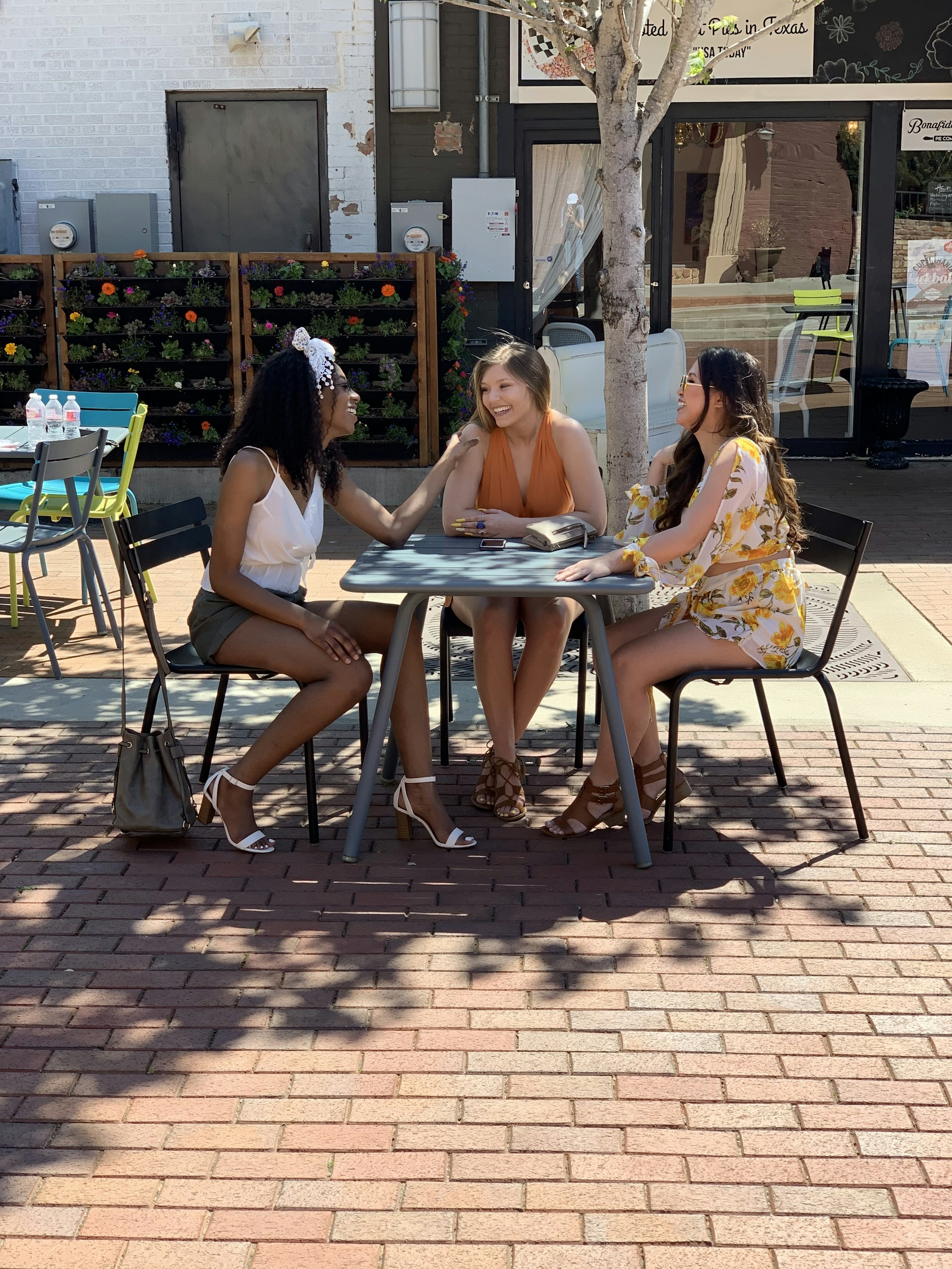 gray computer monitor