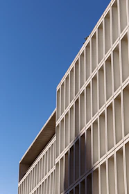 A completed modern building showcasing the quality and attention to detail from kylimas.