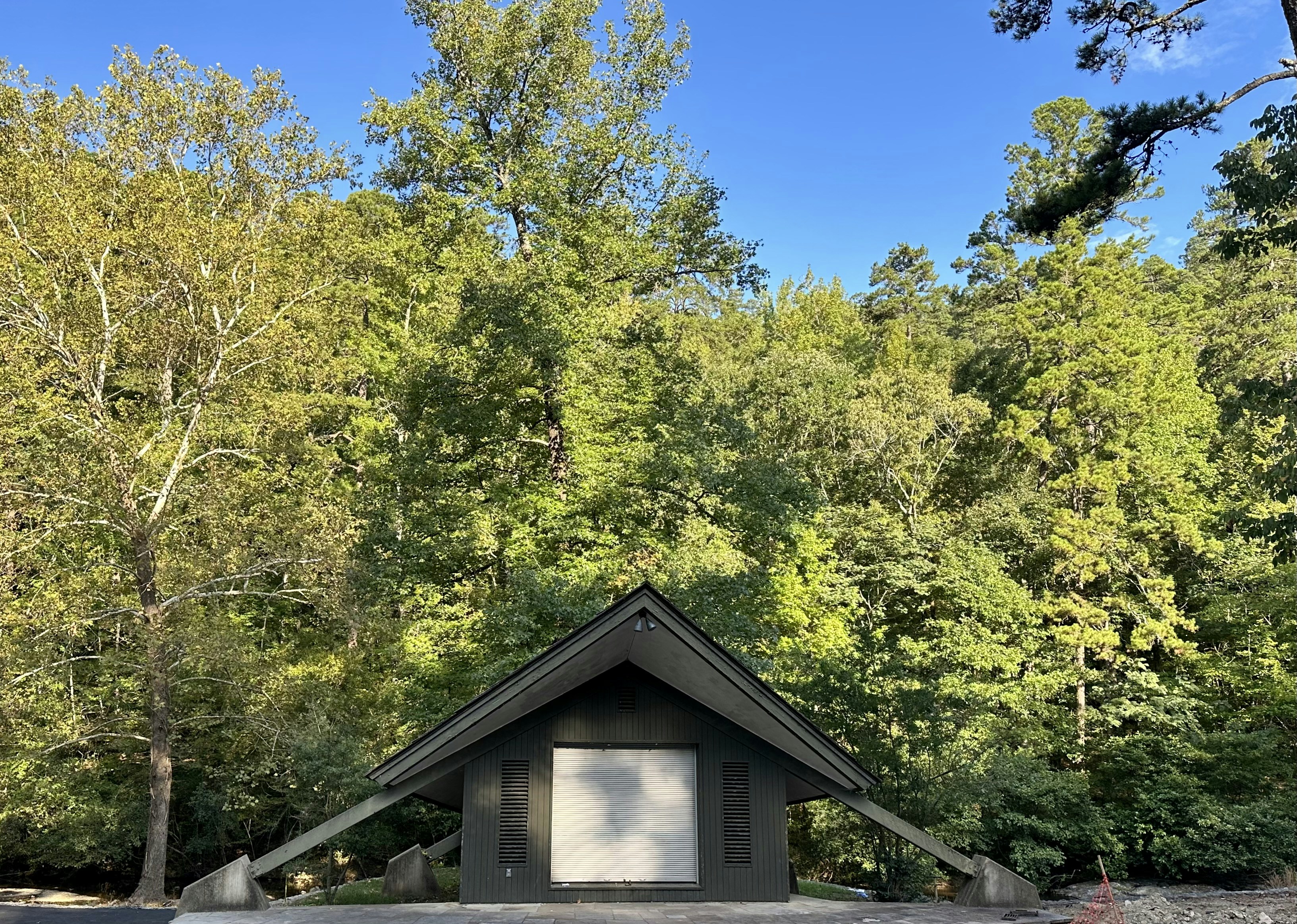 a small building in the middle of a forest
