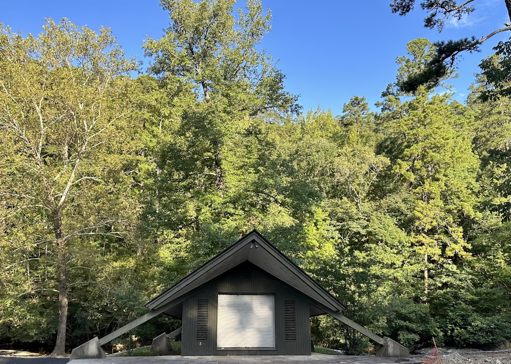 a small building in the middle of a forest