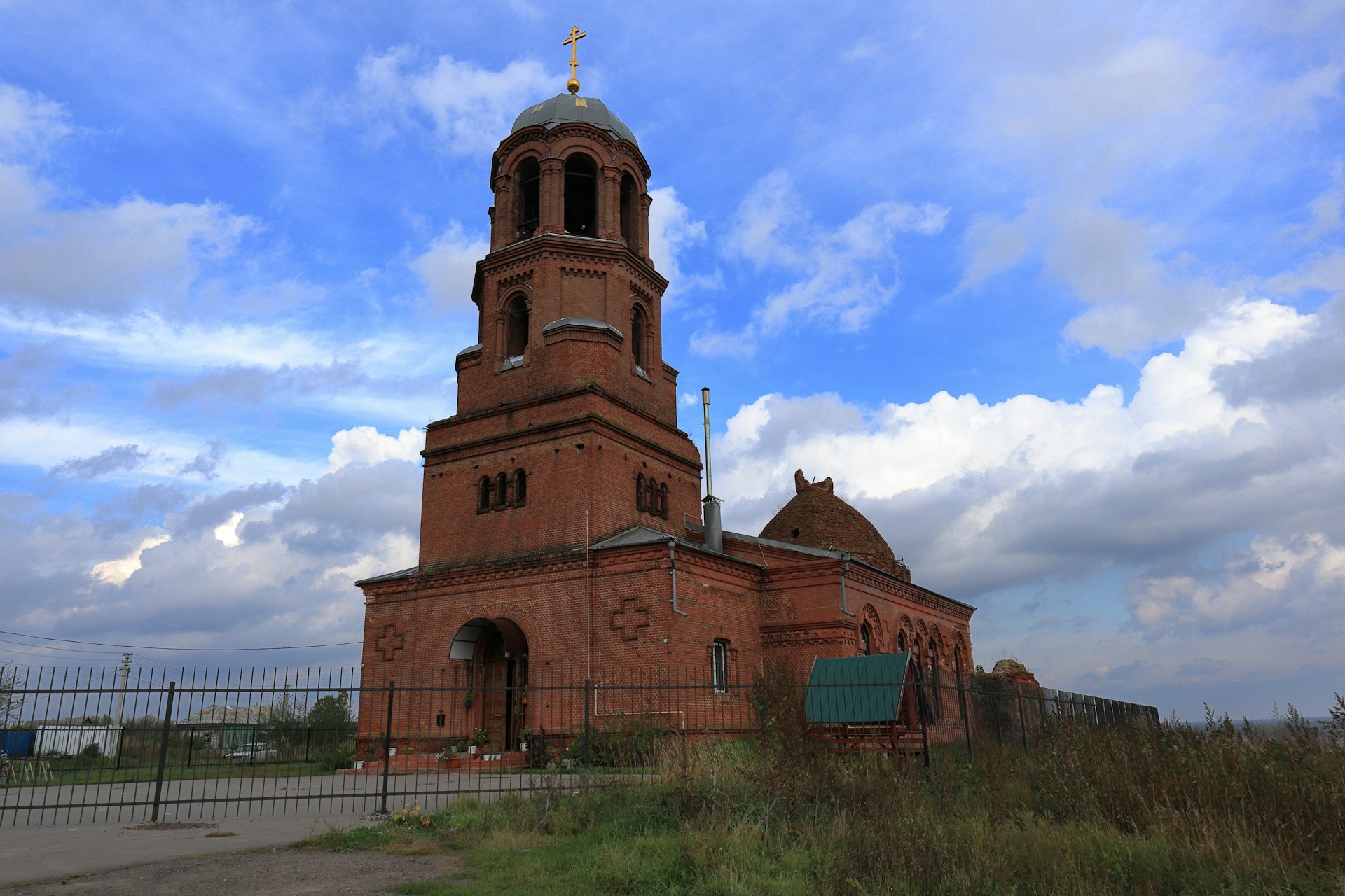gray computer monitor