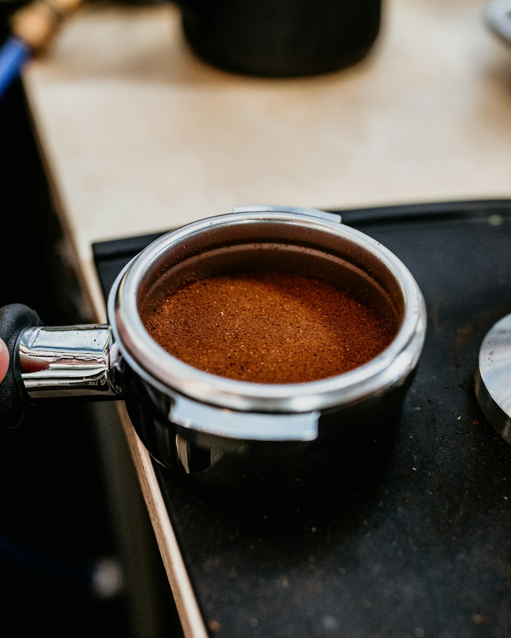 una taza de café en la estufa