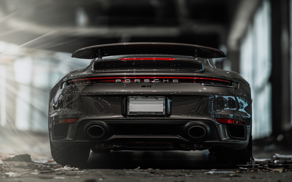 L’arrière d’une Porsche Sports Car grise