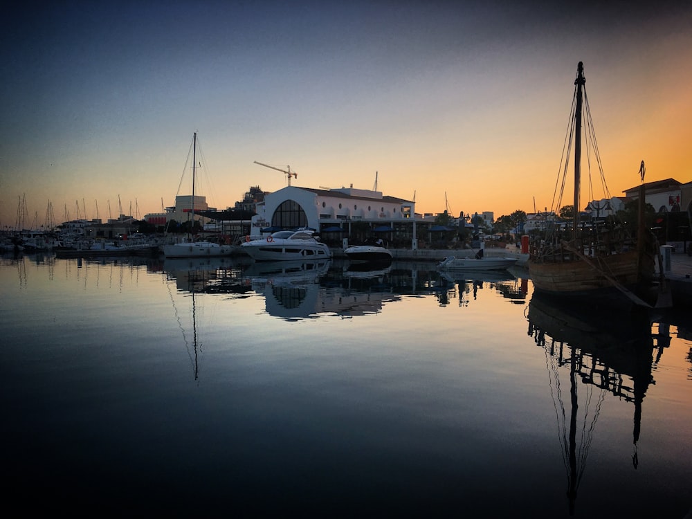 a body of water that has a bunch of boats in it