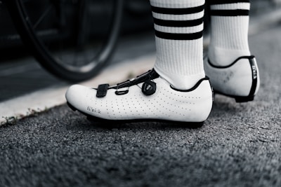 Close-up of a cyclist’s foot on a pedal with pressure sensors.