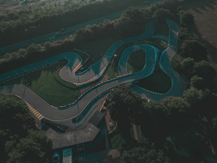 Piloto de karting en pista