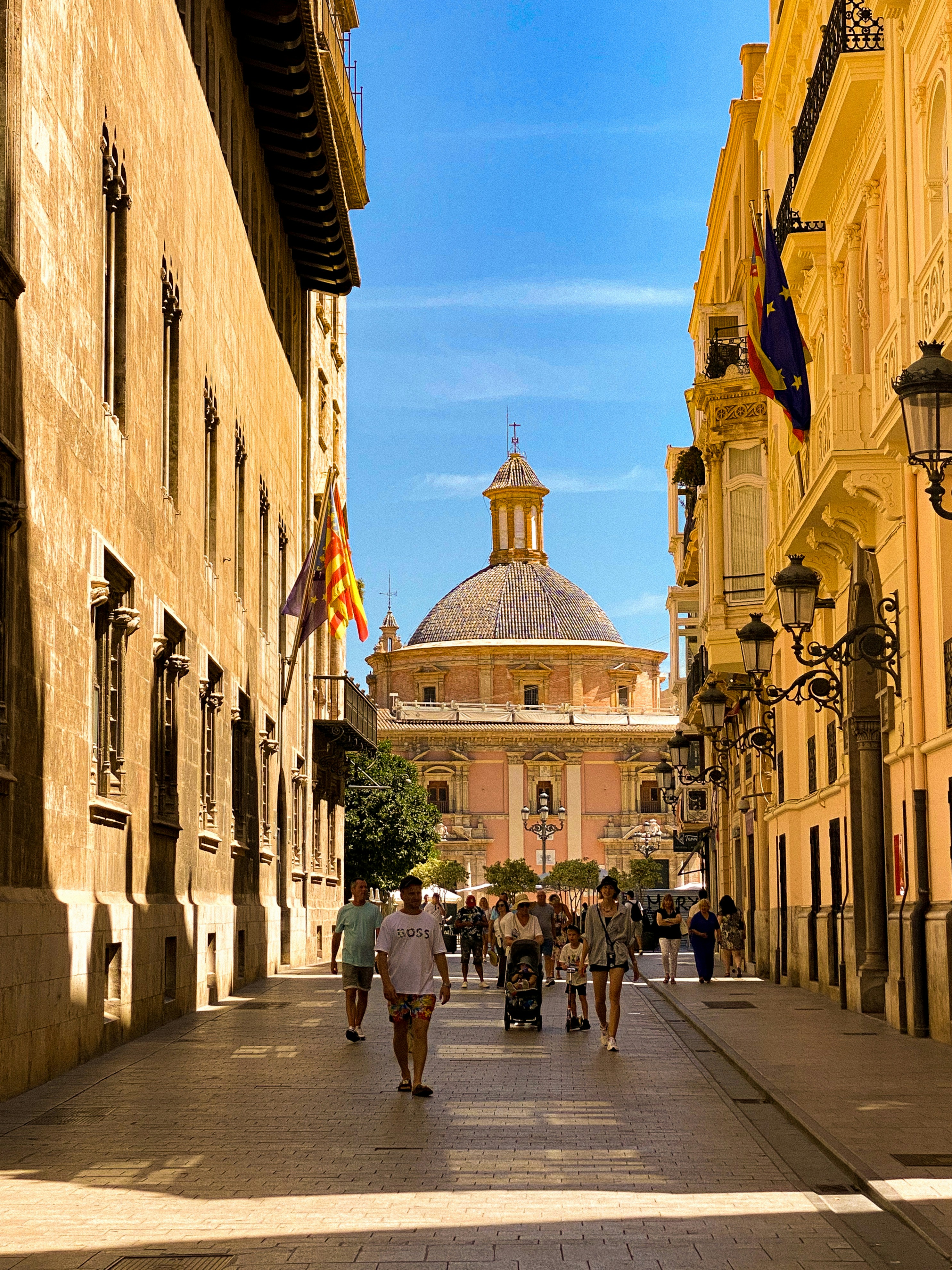 A view of the Plaza de la Virgen.