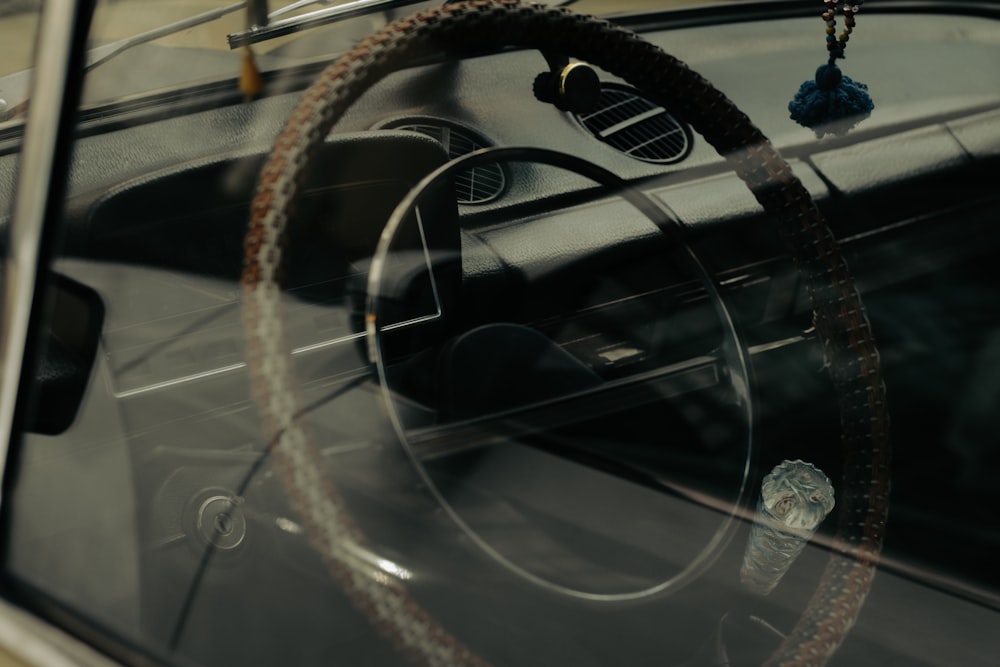 the steering wheel of a car is shown through a window
