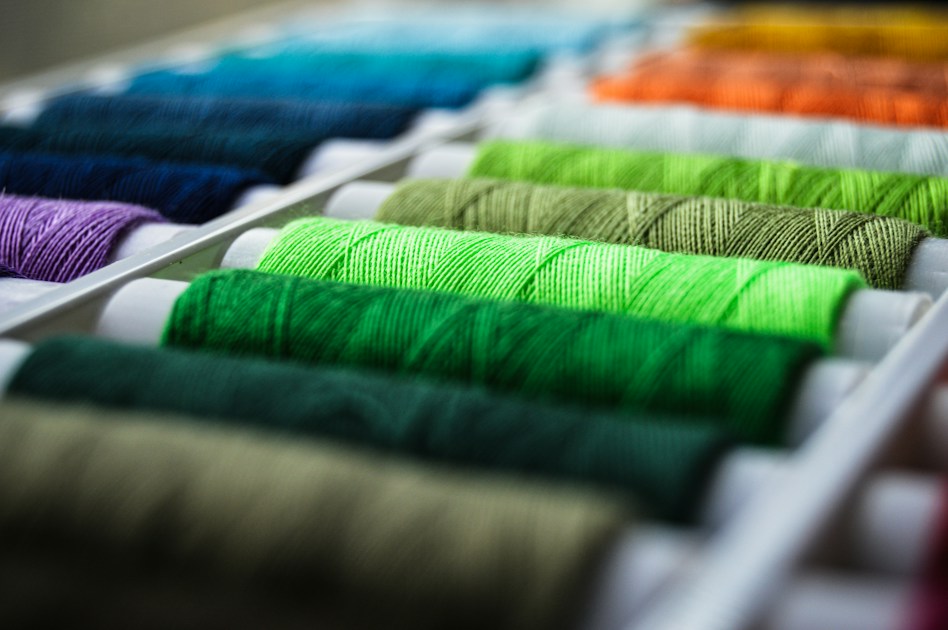 Textilkleber vs Nähmaschine: Wann Kleben die bessere Wahl ist — practical guide overview