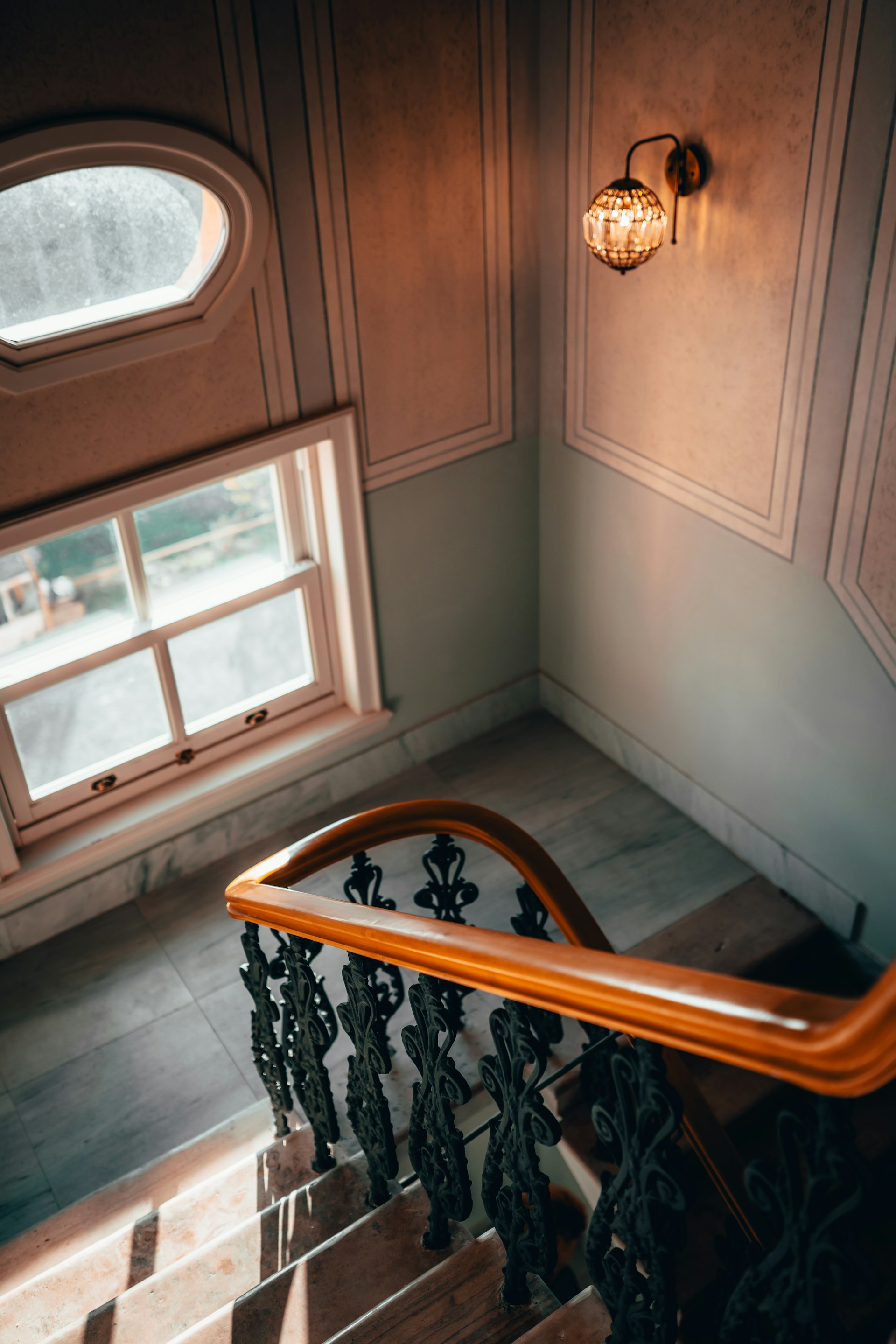 gray computer monitor