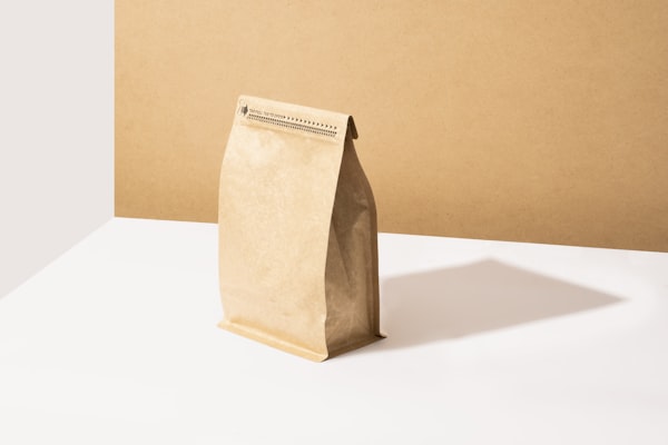 White sulphite kraft paper bags — premium bakery packaging
