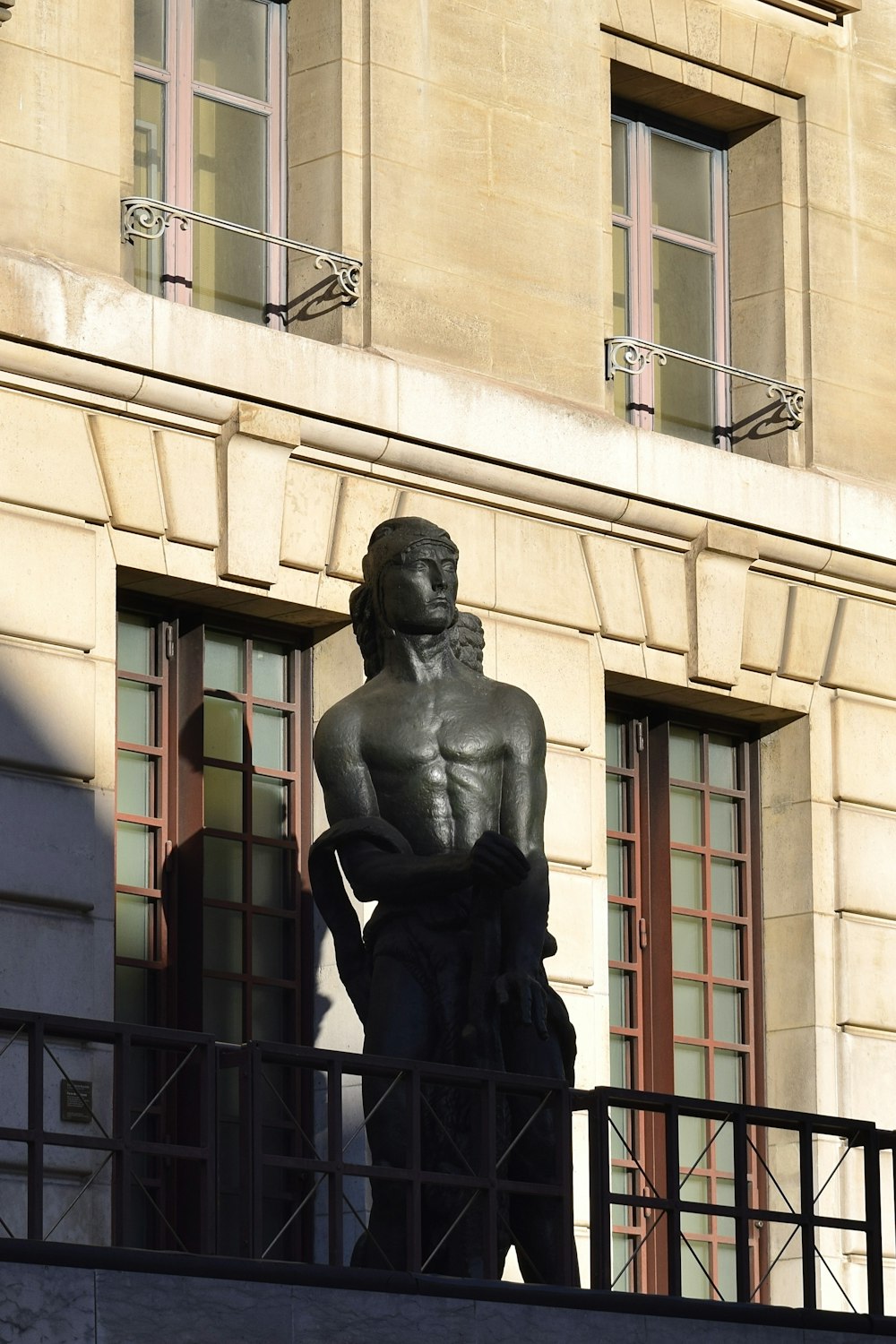 a statue of a man standing in front of a building