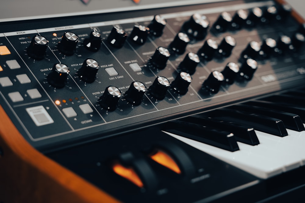 a close up of a keyboard with many knobs