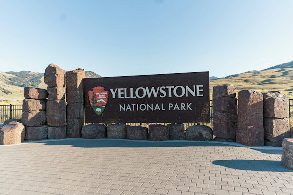 A sign for yellowstone national park on a sunny day