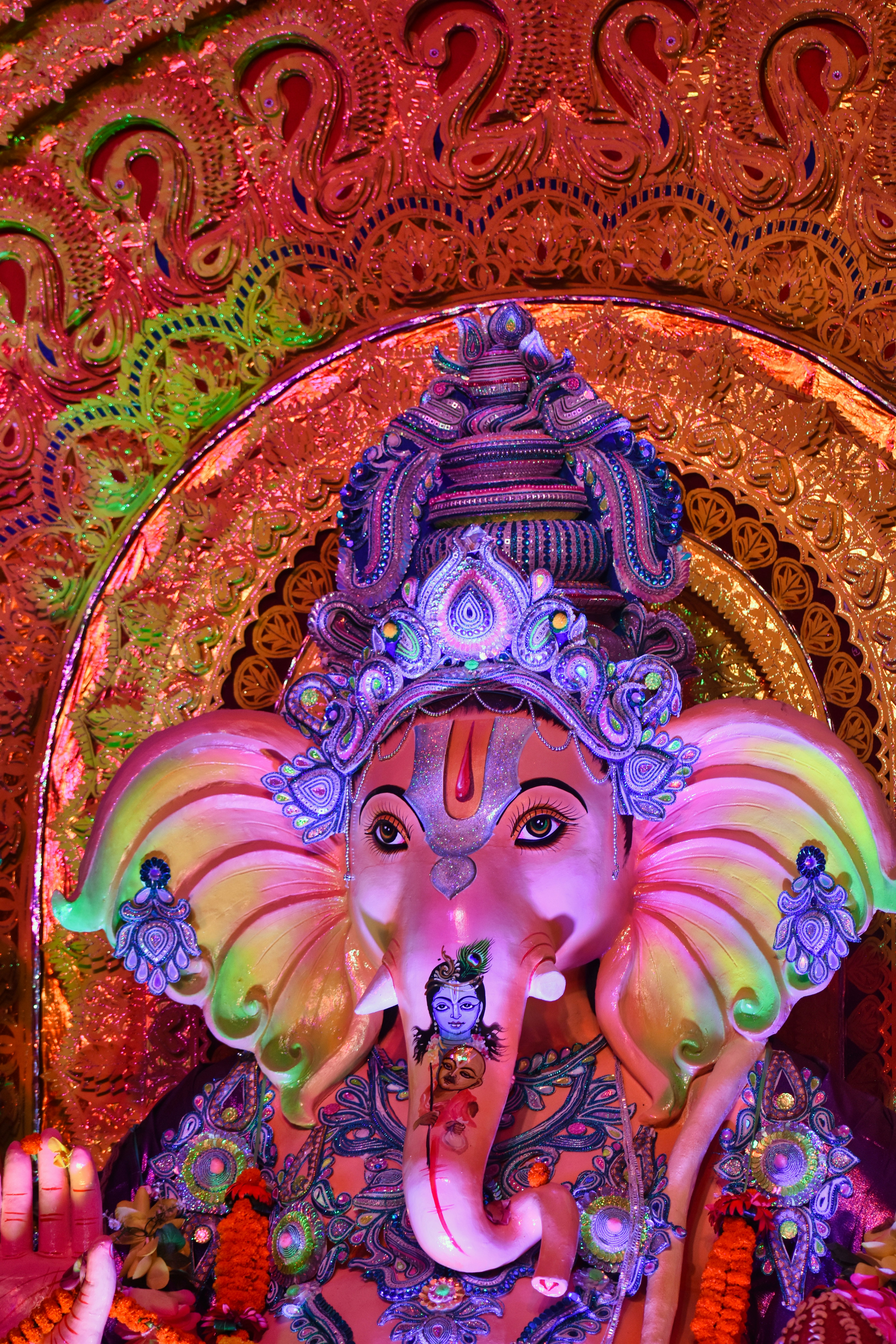 a statue of an elephant is shown in a brightly lit room