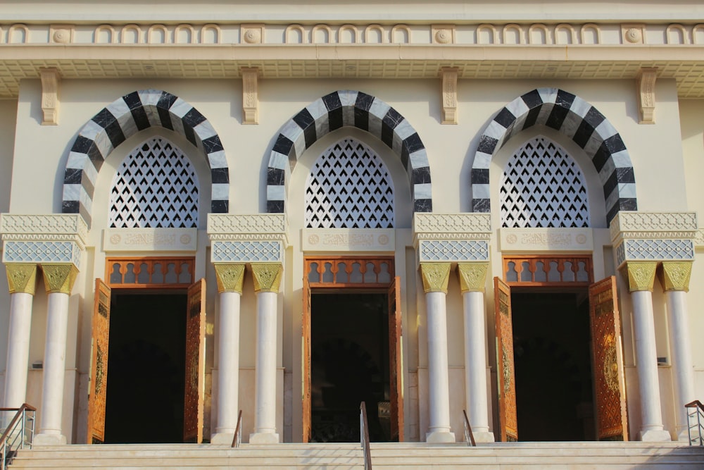 a large building with a bunch of doors