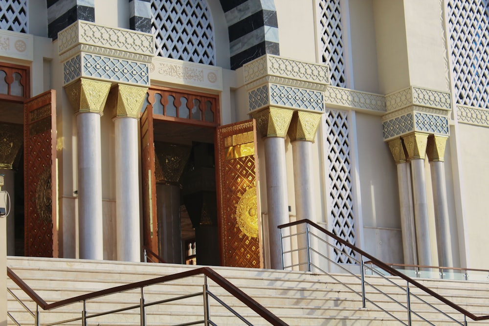 a large building with a bunch of stairs leading up to it