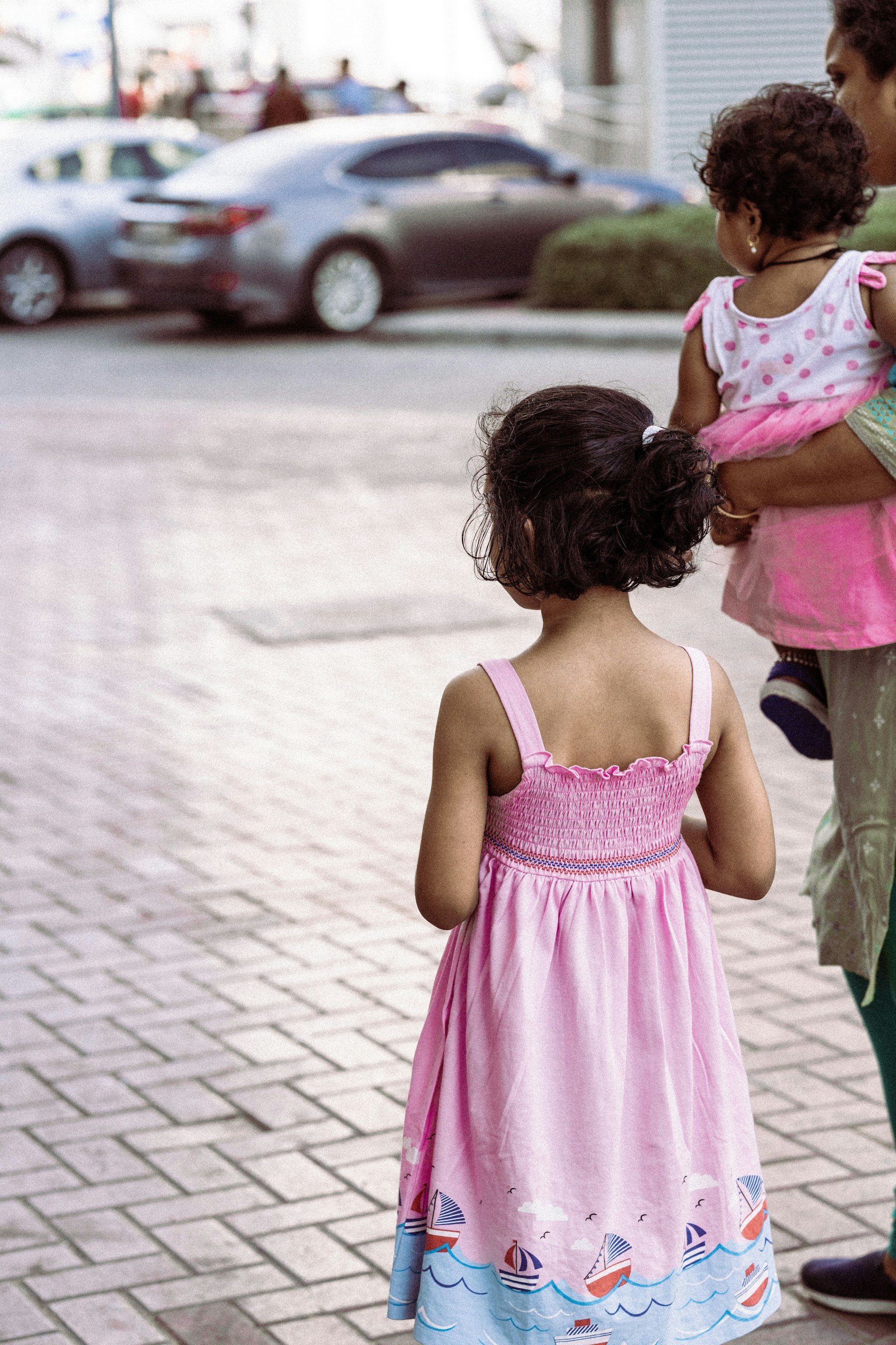 gray computer monitor