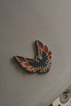 A sleek badge featuring the logos of IAD, 195, and IMexico symbolizing national partnerships.