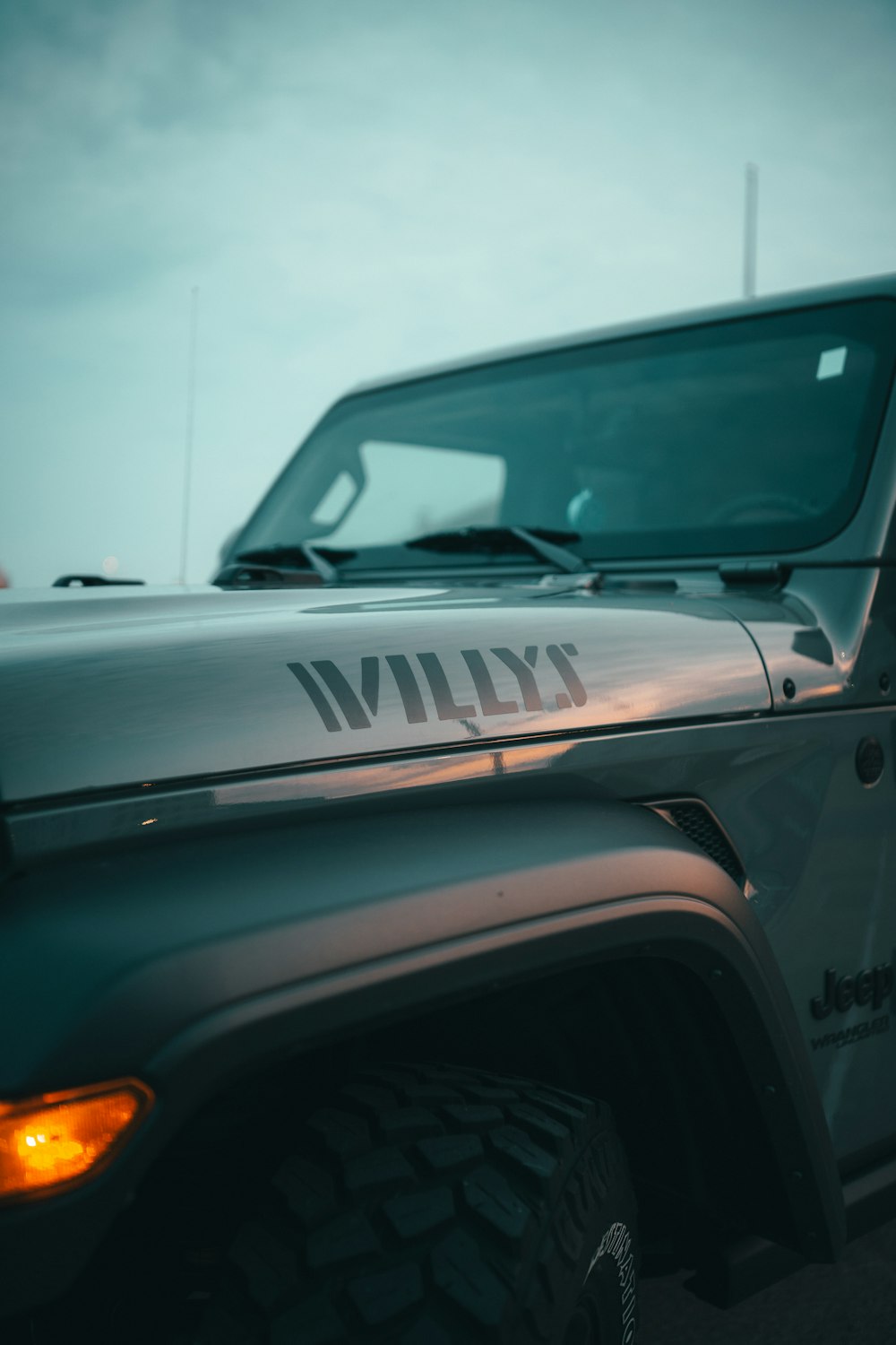 a close up of a jeep with the word wild's on it
