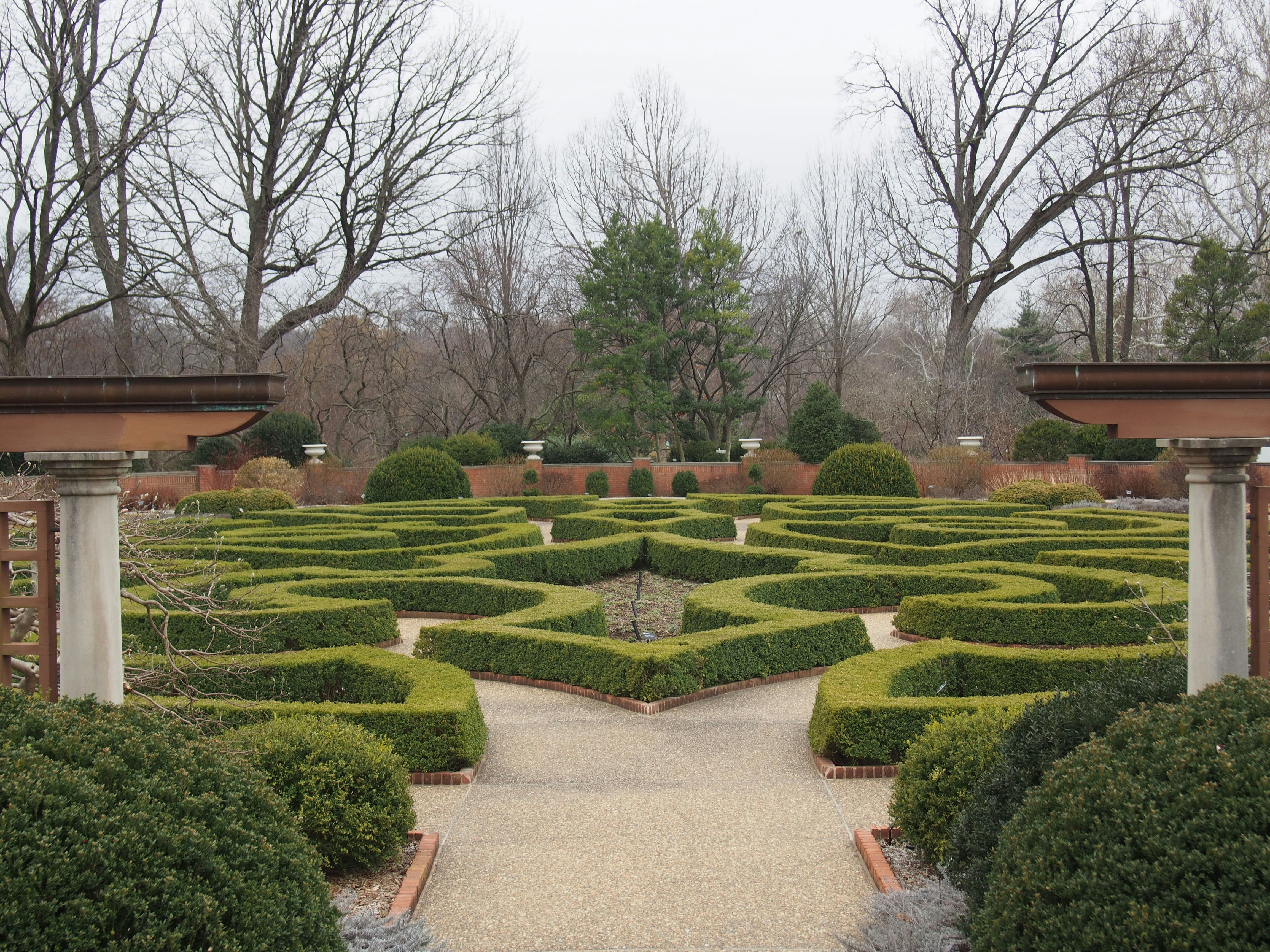 Formal garden with a structured circular hedge