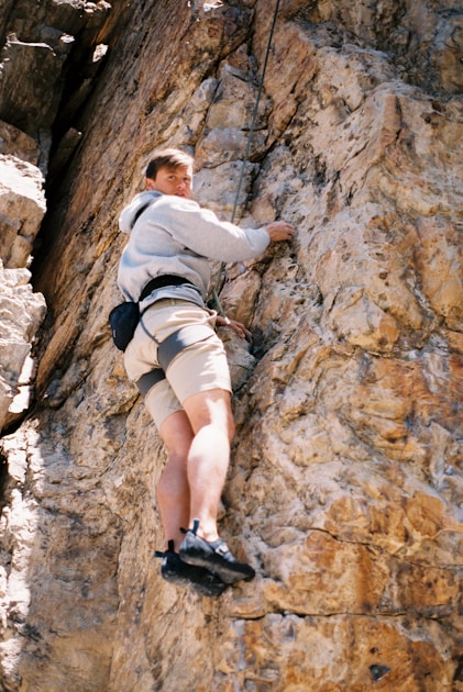 Via ferrata klettersteig ausruestung und schwierigkeitsgrade: detailed close-up view
