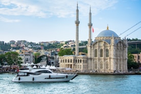 a boat is in the water near a large building
