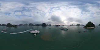 A panoramic view of the Ría de Vigo with boats sailing under a clear blue sky.