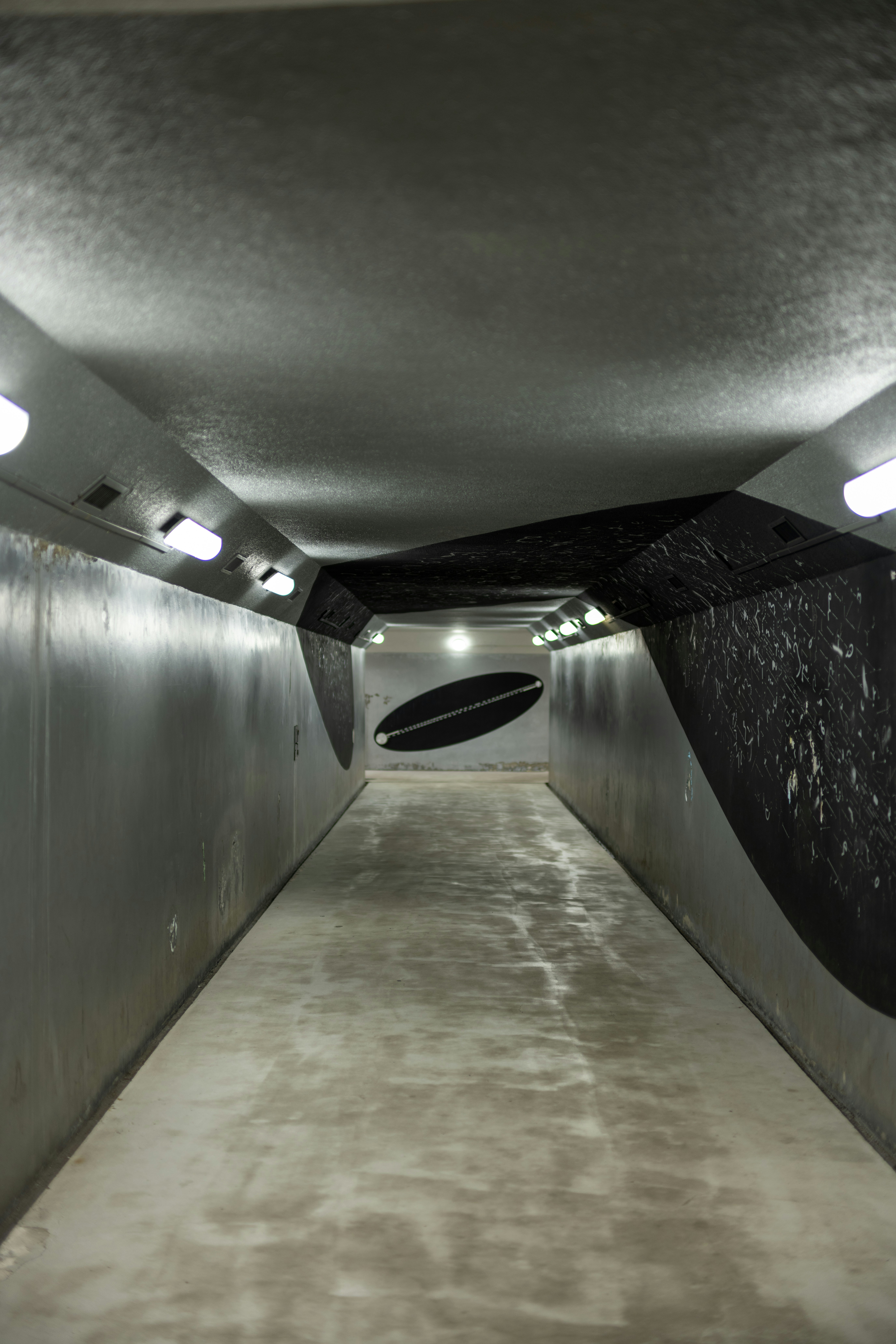Concrete parking garage interior, ilustrasi artikel Urban Depths: Exploring the Aesthetic of Underground Parking Lot Wallpapers 3