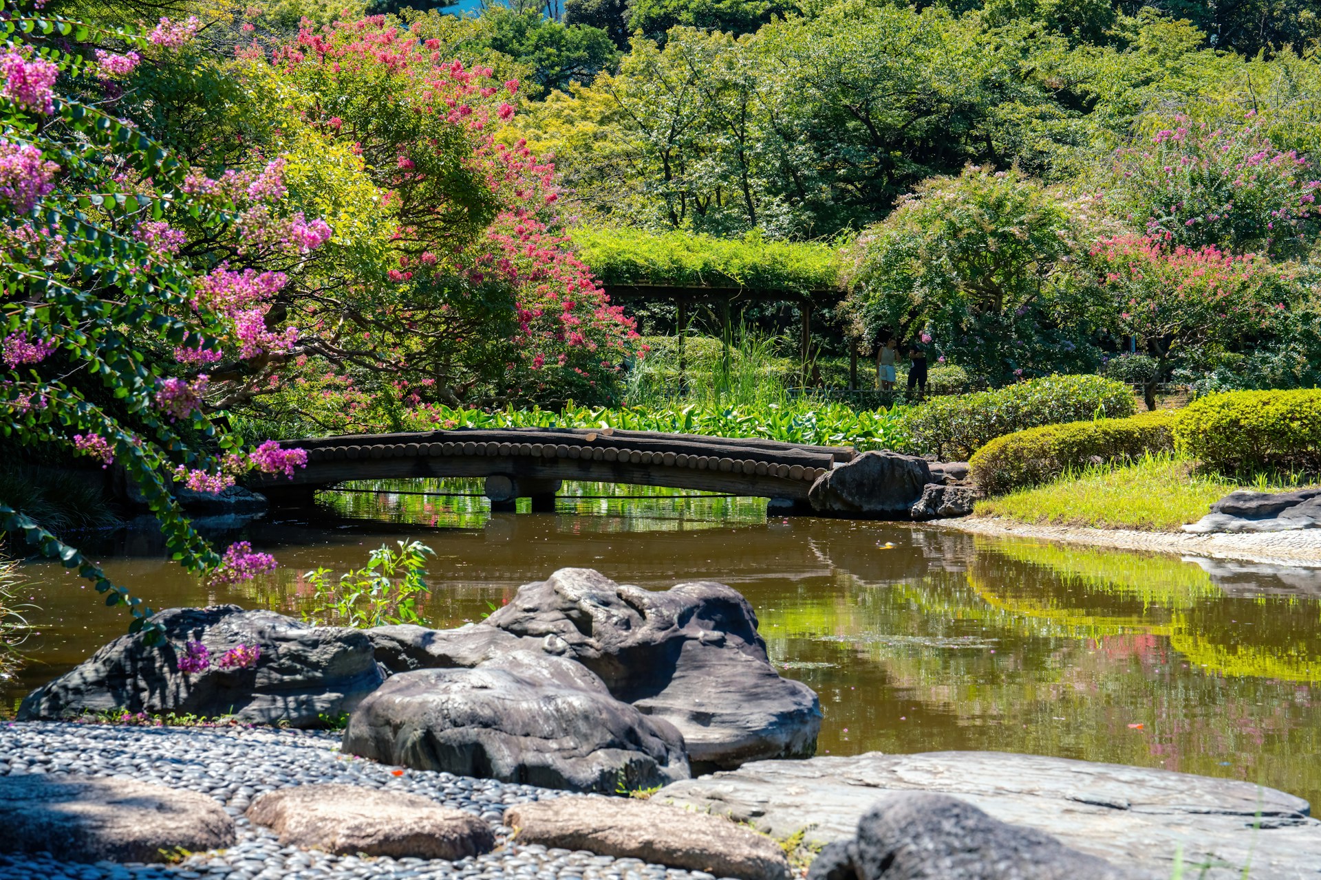 black and white bed linen