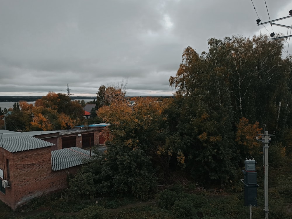 Una vista di un edificio dall'alto del cielo