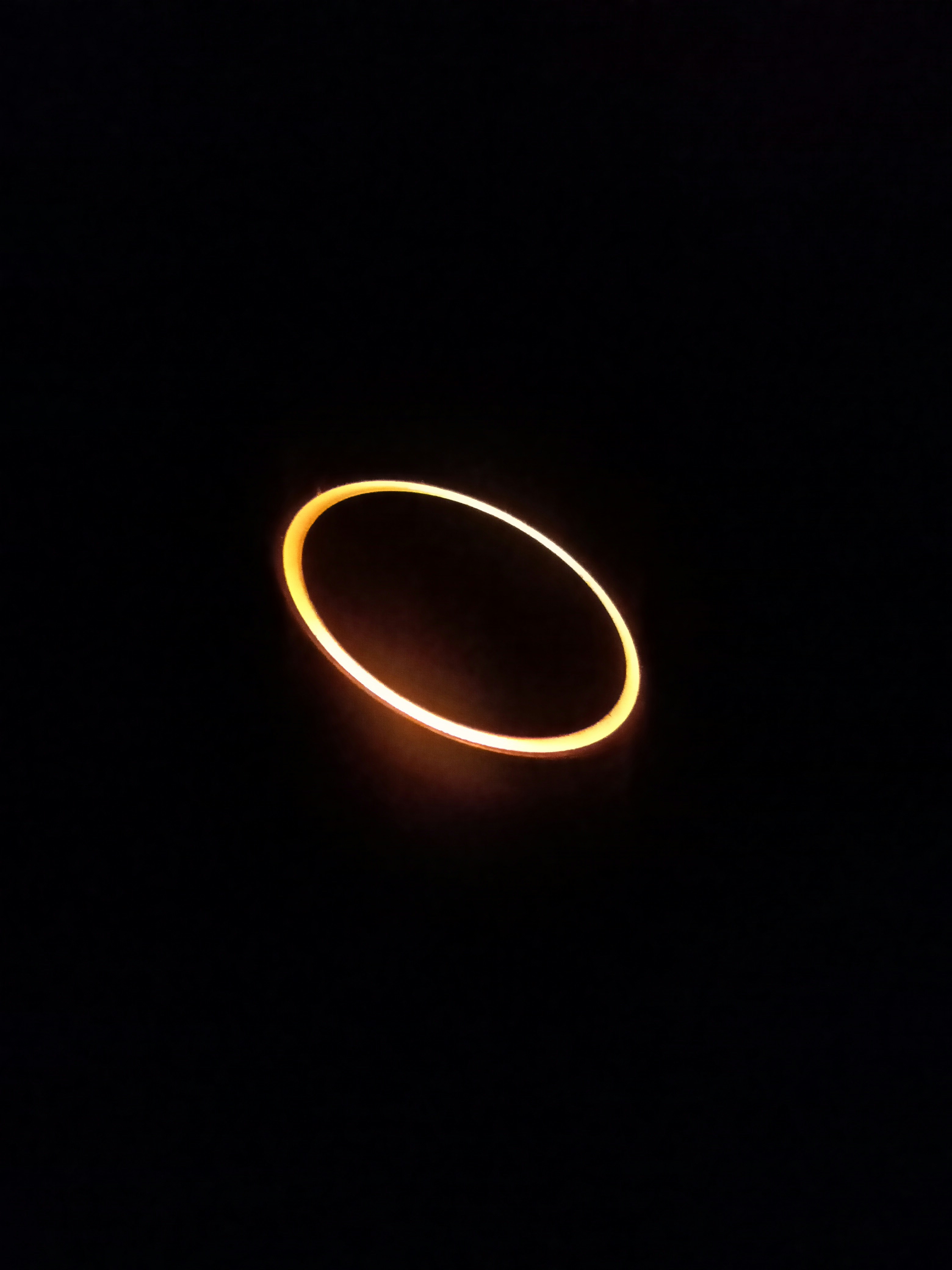 A ring of light in the dark with a black background photo Free Image