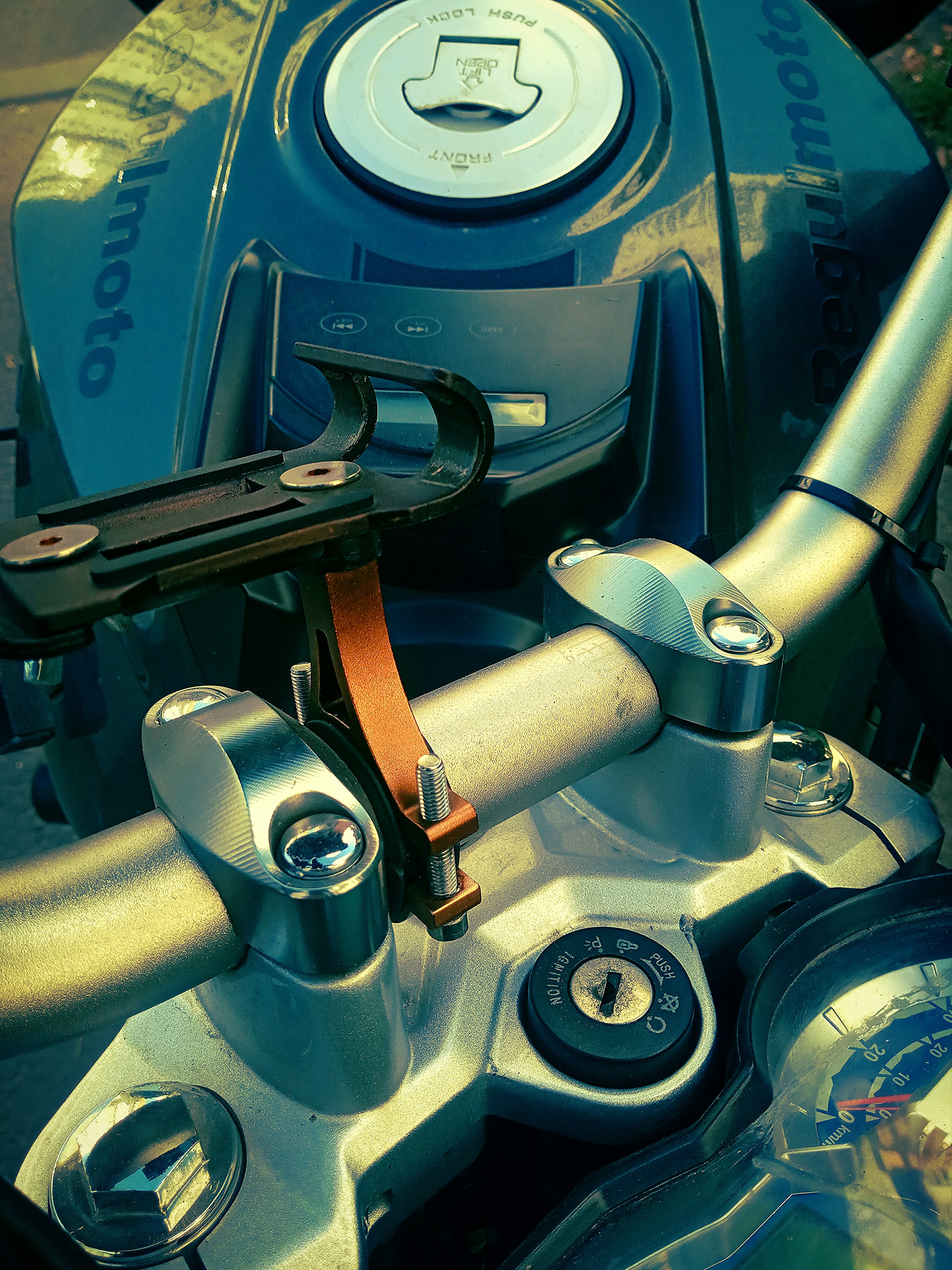 close-up setang pada sepeda motor
