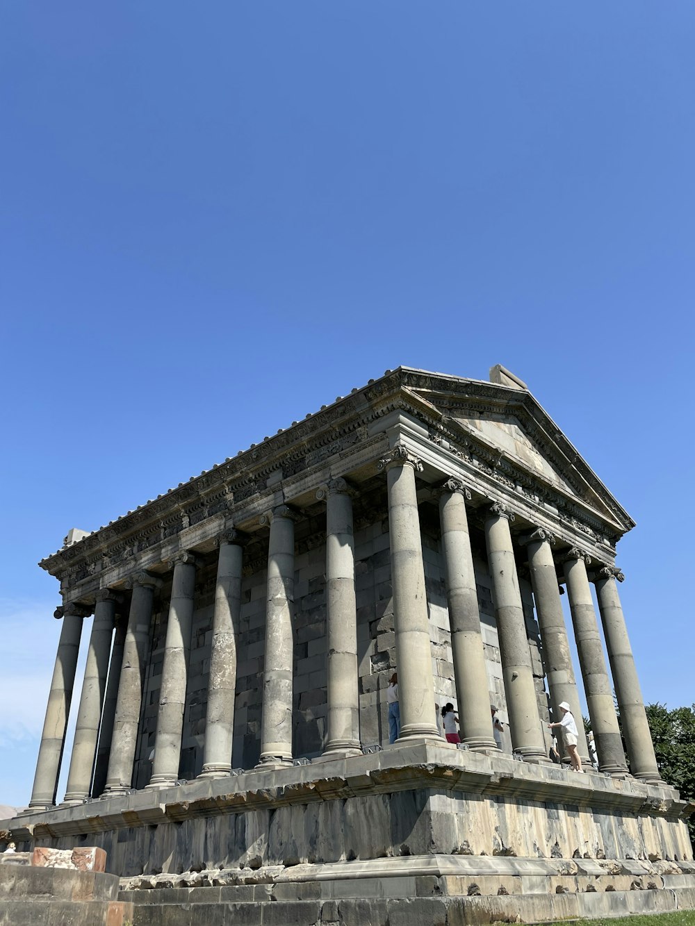 a very tall building with many columns on top of it